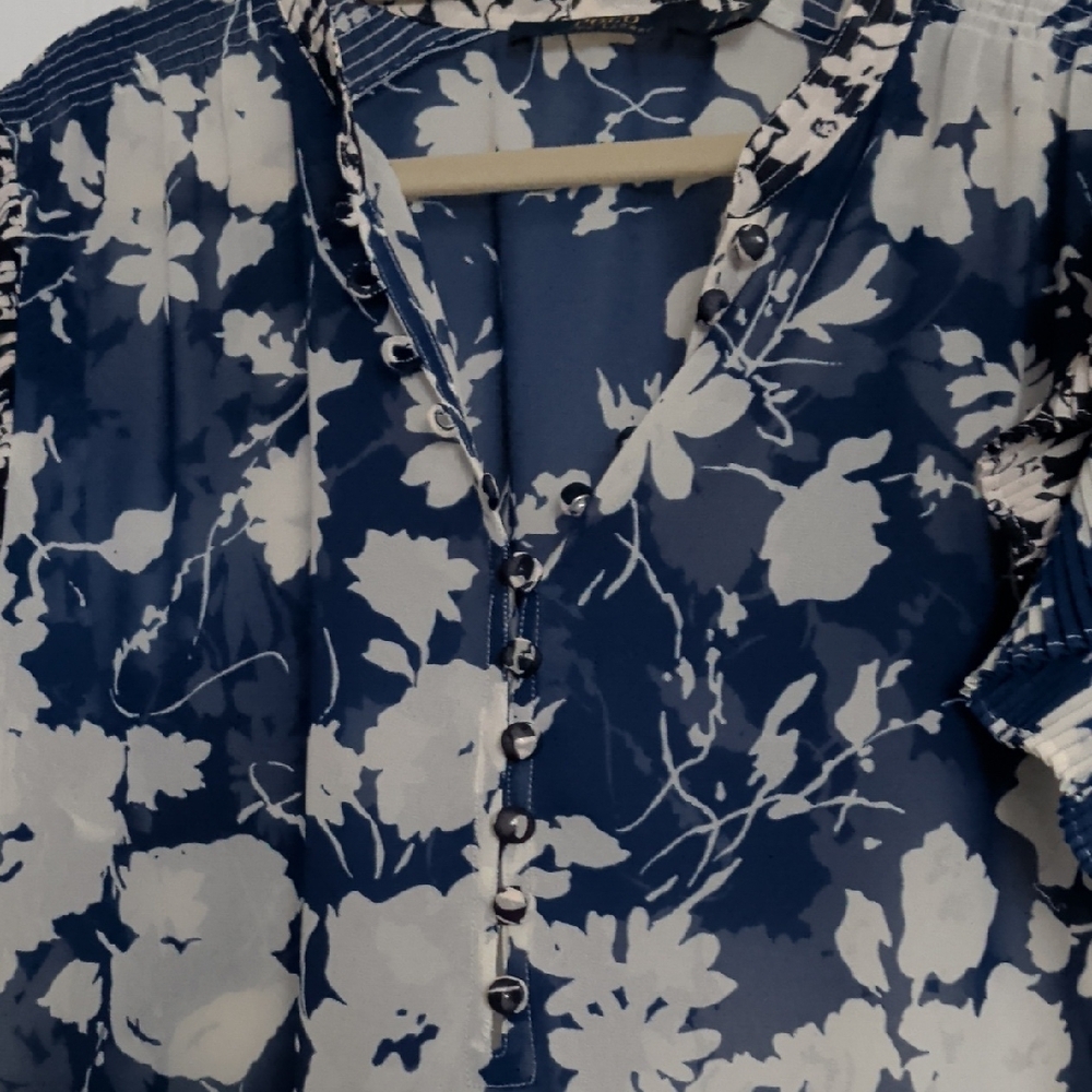 Ralph Lauren Navy and White Floral Split-Neck Flutter Sleeve Blouse - Picture 3 of 8